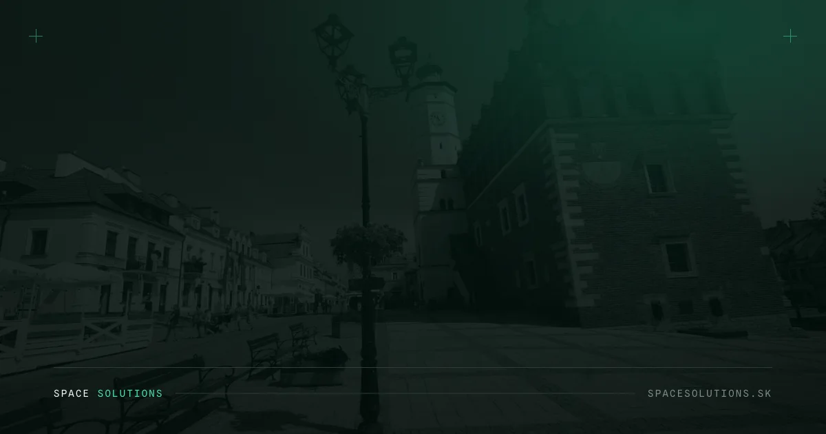 Radnica s vežou na námestí historického mesta
