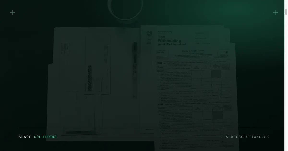 Faktúra a daňové doklady v šanóne na stole